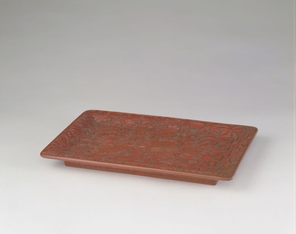 图片[1]-Rectangle plate with red flowers-China Archive